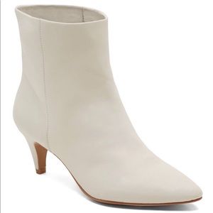 Dolce vita Dee Booties in Ivory